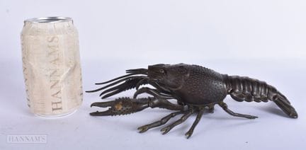 EIN JAPANISCHER, GOLDFARBENER, GELENKIGER HUMMER. 