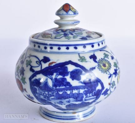 Eine chinesische Schale aus Doucai-Porzellan mit D