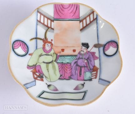 AN EARLY 20TH CENTURY CHINESE FAMILLE ROSE PORCELA