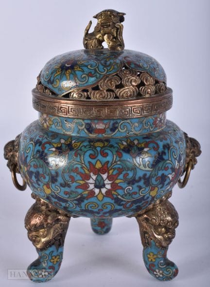 AN 18TH CENTURY CHINESE IMPERIAL CLOISONNE ENAMEL 