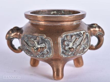 Incensario chino antiguo de bronce con relieve de 