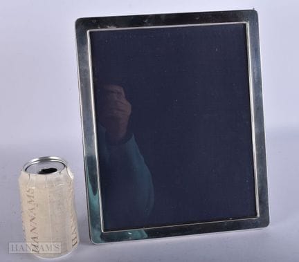 UN MARCO DE FOTOGRAFÍA GRANDE DE PLATA. 28,5 cm x 