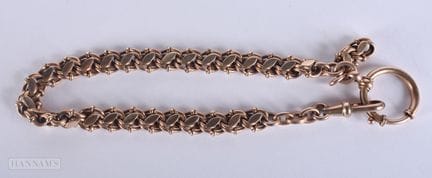A YELLOW METAL ALBERT CHAIN. 25 grams. 24 cm long.