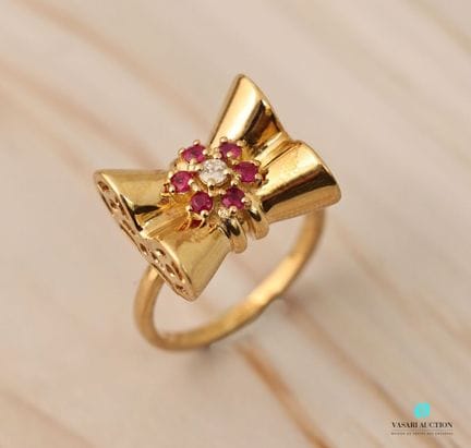 Bague noeud en argent doré centré d'un diamant our