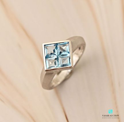 Bague losange en or blanc sablé 750 millièmes sert