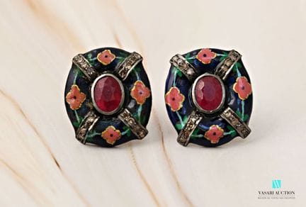 Boucles d'oreilles en argent patiné orné de rubis 