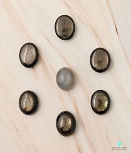 Lot de six saphirs étoilés calibrant un total de 3