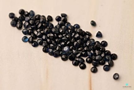Lot de petits saphirs taillés pour un poids total 