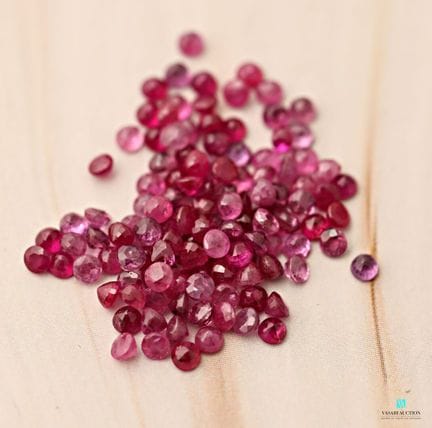 Lot de petits rubis ronds taillés pour un poids to