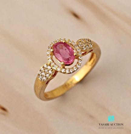 Bague en argent doré 925 millièmes ornée d'un saph