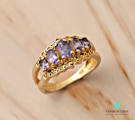 Bague en argent doré 925 millièmes ornée de cinq t
