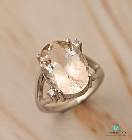 Bague en argent 925 millièmes ornée d'une morganit