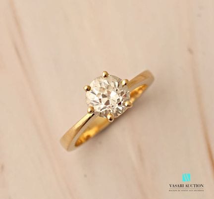 Bague en or jaune 750 millièmes sertie d'un diaman