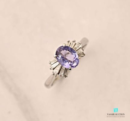 Bague de style Art Déco en platine ornée d'une tan