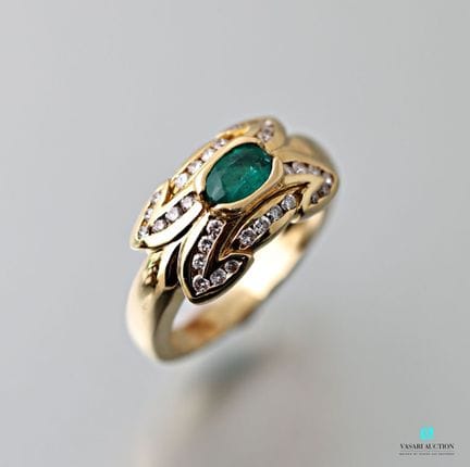 Bague en or jaune 750 millièmes sertie d'une émera