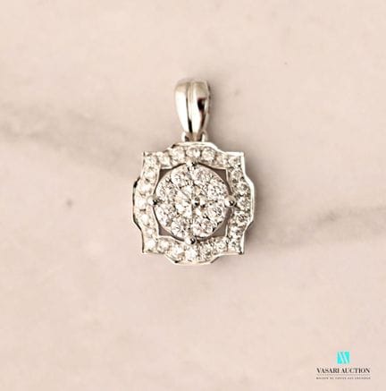 Pendentif en or blanc 750 millièmes orné d'un moti