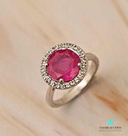 Bague en argent 925 millièmes orné d'un saphir ros