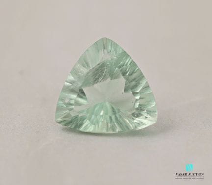 Fluorita con talla troida de 8,51 quilates 
Dimens