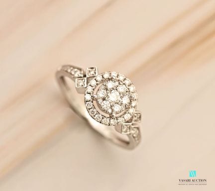 Bague en or blanc 750 millièmes de forme ronde ajo