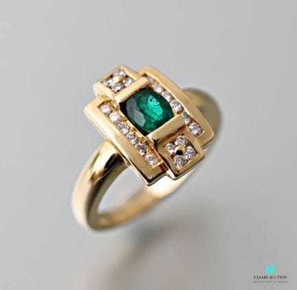 Bague en or jaune 750 millièmes sertie d'une émera