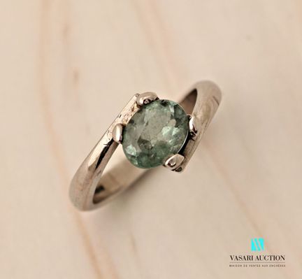 Bague en or gris 750 millièmes sertie d'une pierre