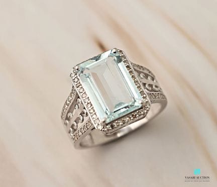 Bague en argent 925 millièmes sertie d'une aigue-m