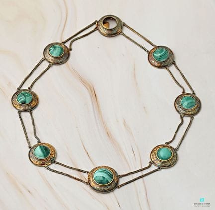 Collier en vermeil formé de huit motifs ronds sert