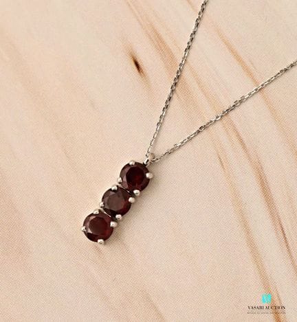 Chaine et son pendentif en or blanc 750 millièmes 
