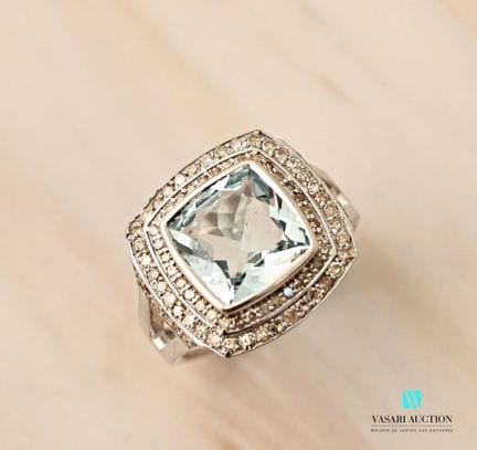 Bague en argent 925 millièmes sertie d'une aigue-m