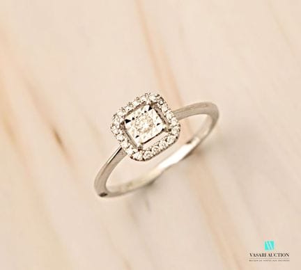 Bague carrée à pans coupés en or blanc 750 millièm