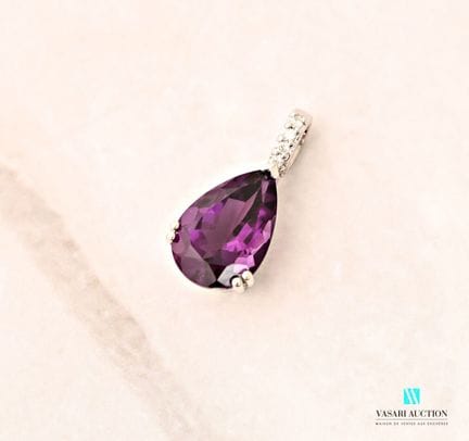 Pendentif en or blanc 750 millièmes orné d'une amé