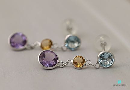Paire de pendants d'oreilles en or blanc 750 milli