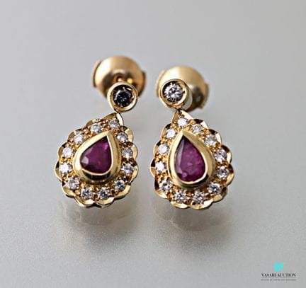 Paire de pendants d'oreilles en or jaune 750 milli