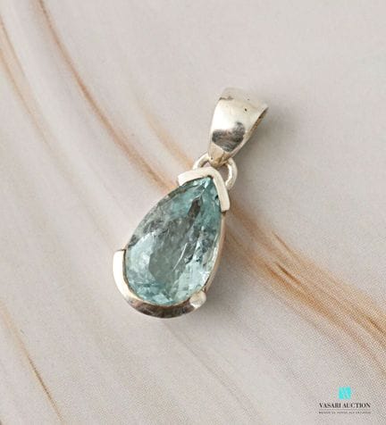 Pendentif en argent 925 millièmes orné d'une aigue
