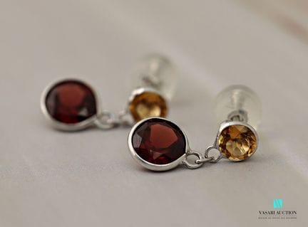 Paire de pendants d'oreilles en or blanc 750 milli