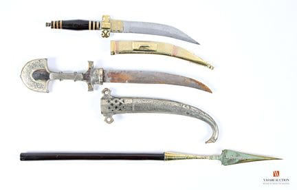 Pugnale, lama ricurva da 17 cm, manico in corno e 