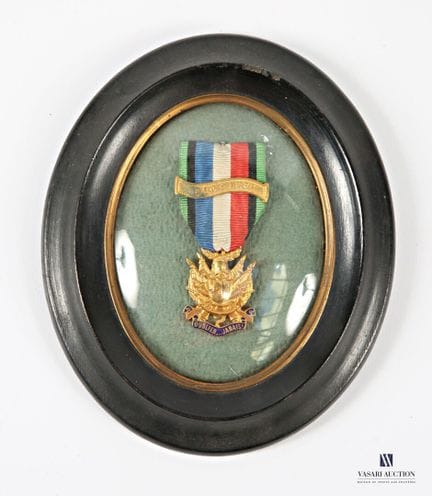 Medaglia militare in metallo dorato commemorativa 