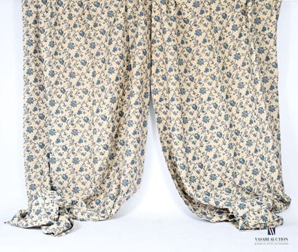 Paire de rideaux à décor de motifs fleuris en cama