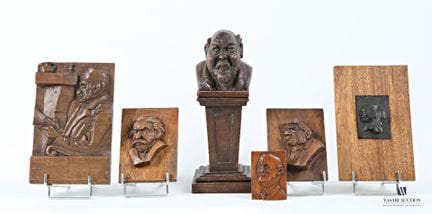 MB 
Set aus fünf Tafeln und einer geschnitzten Hol