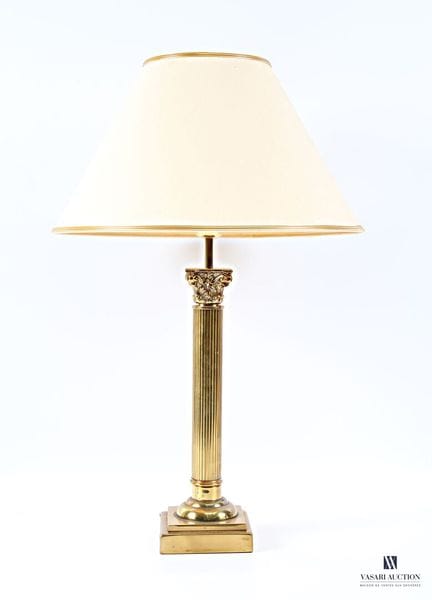 Pied de lampe en laiton doré figurant une colonne 