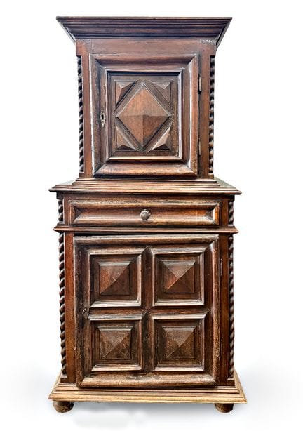 Figura maschile in piedi realizzata in legno natur