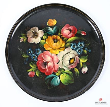 Black-lacquered metal tray with a polychrome desig
