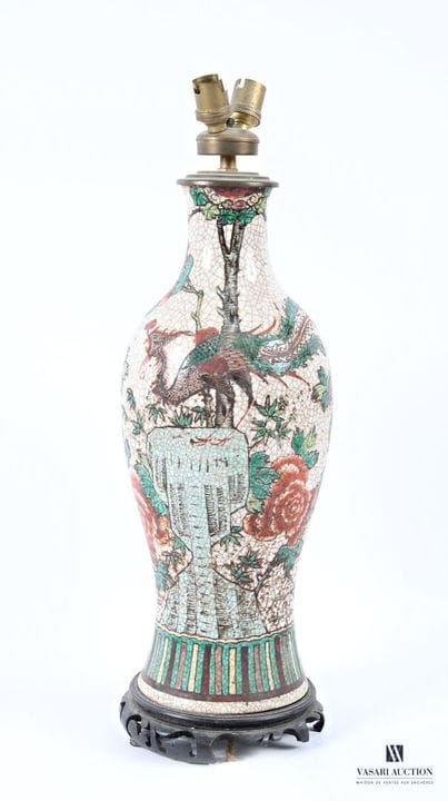CHINE - CANTON 
Vase en porcelaine craquelé monté 