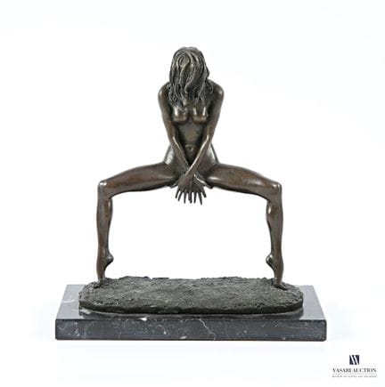CLAUDE
Nackte Frau mit gespreizten Beinen
Bronze m