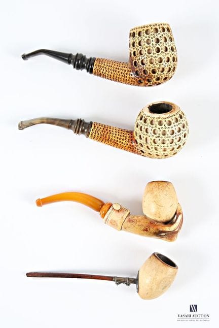 Set composto da due pipe: una con fornello in schi