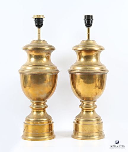 Paire de lampes de forme balustre en bronze et lai