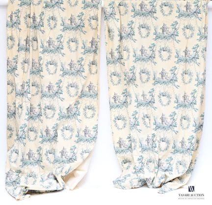 Paire de rideaux à décor de pastorale et couronnes