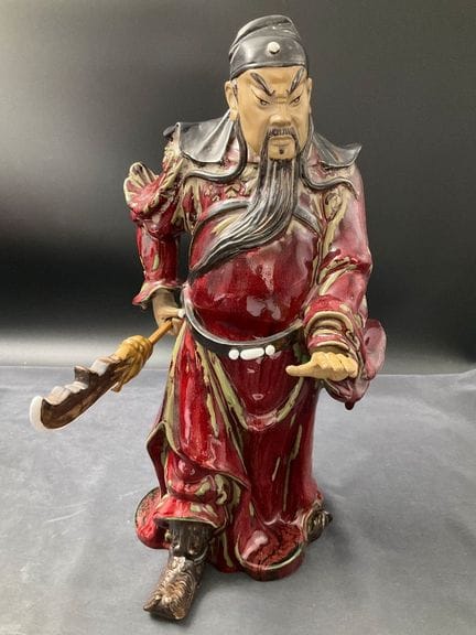 Grande céramique de Chine avec robe à glaçure sang