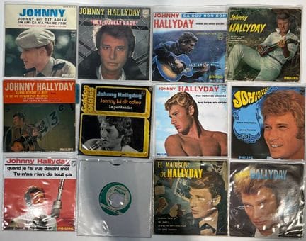 20 disques 45 tours de Johnny Hallyday contenant d