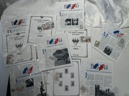 10 Pochettes de timbres «Trésor du patrimoine» ann